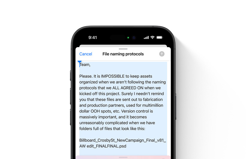 Ein iPhone zeigt eine Schritt-für-Schritt Anleitung, wie eine Textnachricht später gesendet werden kann
