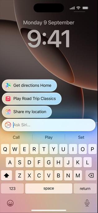 Een iPhone 16 Pro waarop het vernieuwde Siri wordt weergegeven. De gebruiker typt vragen aan Siri.