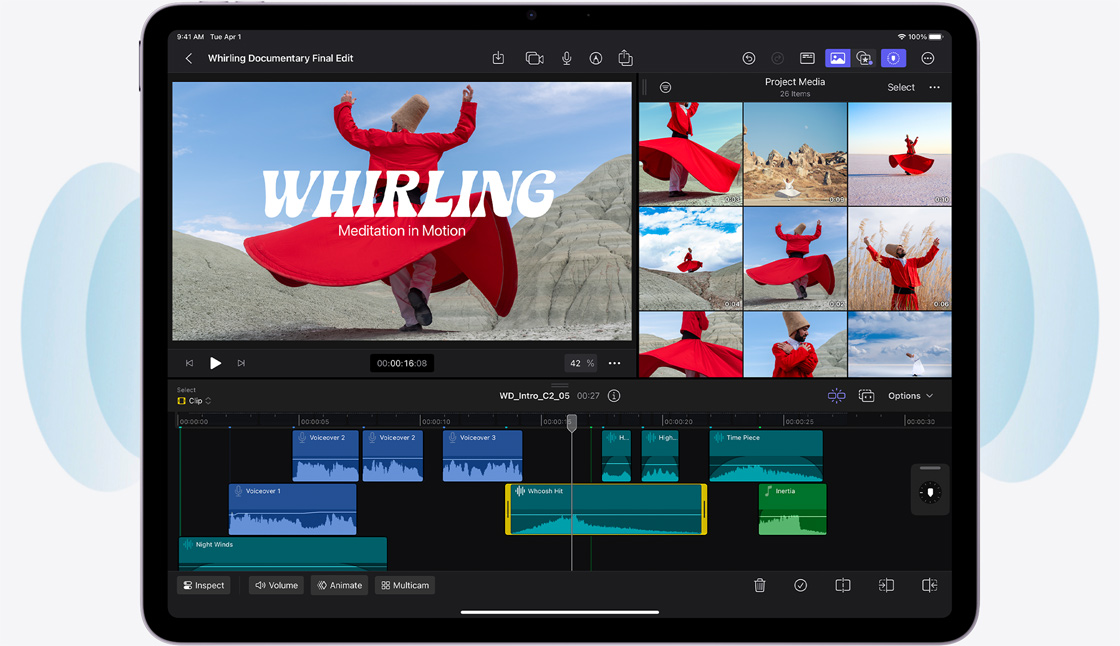 Horizontāli novietota iPad Air ekrānā redzama audio transkripcija reāllaikā Notes aplikācijā