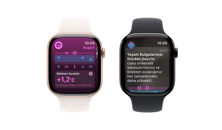 Beyaz Spor kordonlu Apple Watch Series 10’un Kullanıcı Arayüzünde Yaşam Bulguları Uygulaması’nda Bilekten Sıcaklık görülüyor; yanında duran siyah spor kordonlu Apple Watch Series 10’un Kullanıcı Arayüzünde Yaşam Bulguları Uygulaması’nda Bilekten Sıcaklık, Kalp Atış Hızı ve Analiz görülüyor