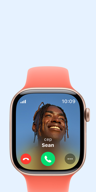 Apple Watch Series 10’un ekranında gelen bir arama gösteriliyor.