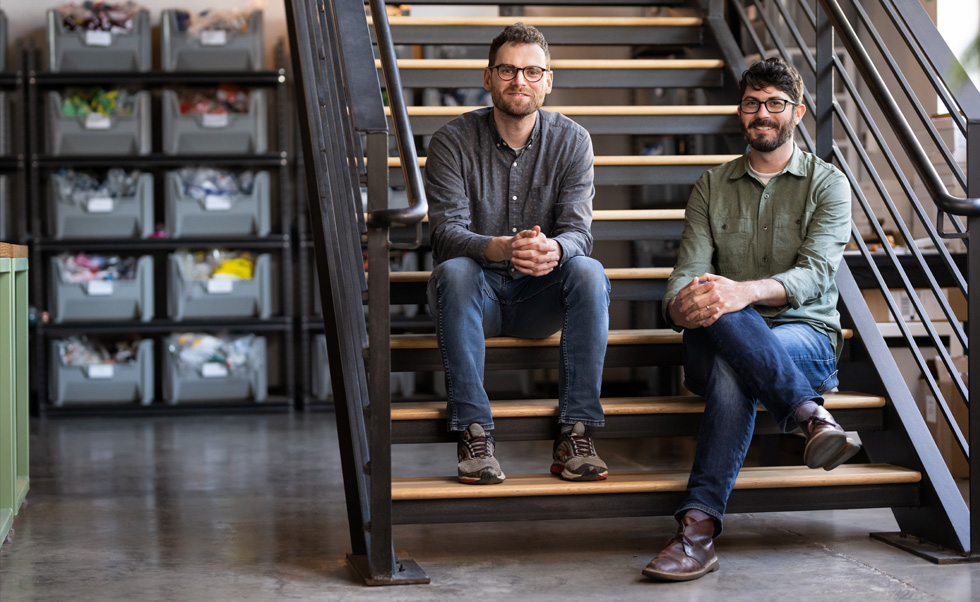 Los cofundadores Noah Lee y Dane Jensen se propusieron darle un impulso a la industria textil.