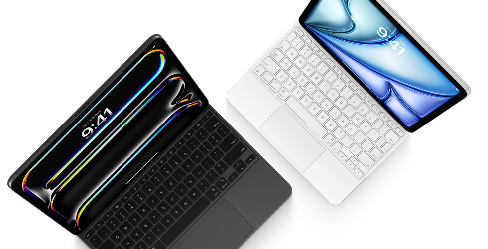 Bovenaanzicht van een iPad Pro die aan een zwart Magic Keyboard voor iPad Pro vastzit en een iPad Air die aan een wit Magic Keyboard voor iPad Air vastzit.