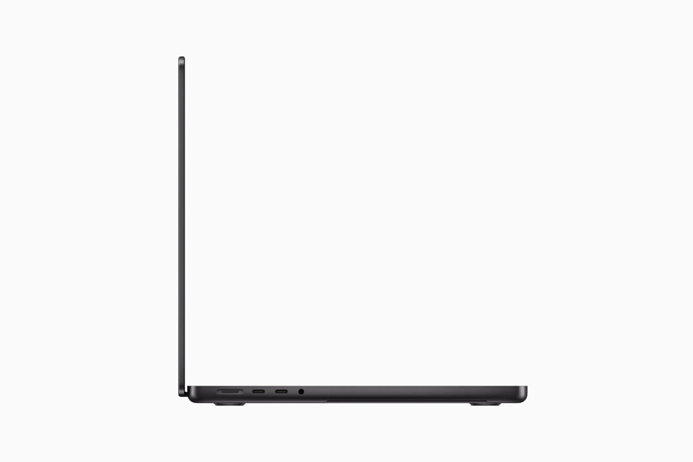 Yeni ince MacBook Pro yandan gösteriliyor.