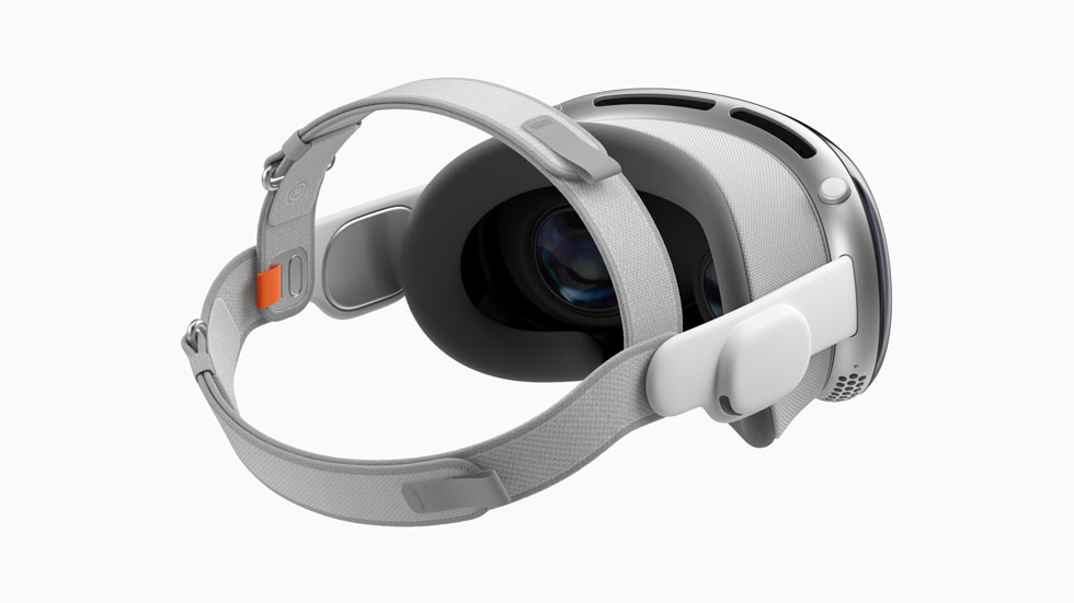 Apple Vision Pro’nun arka yüzeyi gösteriliyor.