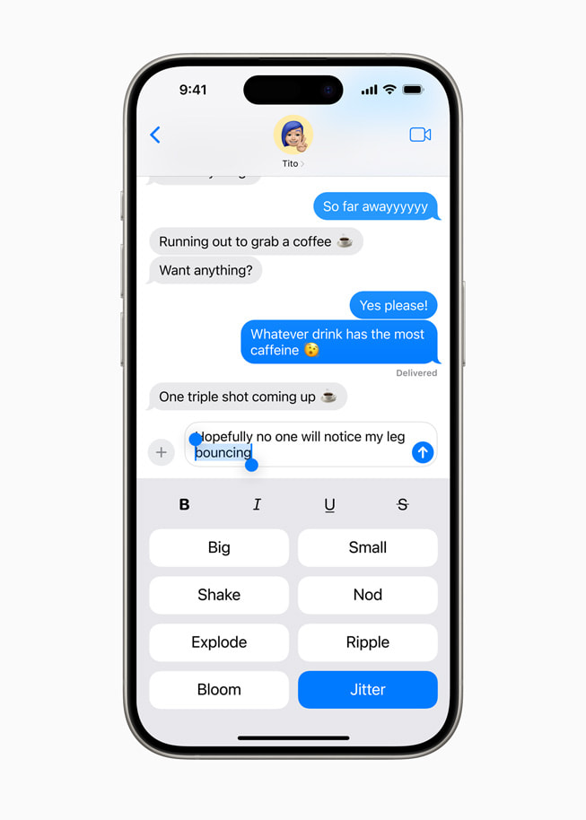 영어 단어 'bouncing' 부분에 텍스트 효과 '떨림'을 적용한 메시지 작성 모습을 보여주는 iPhone 15 Pro.