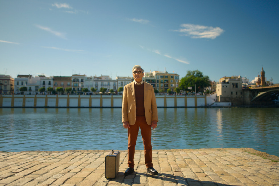 Fotos z serialu Apple TV+ „Eugene Levy: nieochoczy podróżnik”.