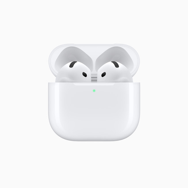 AirPods 4 i etuiet.