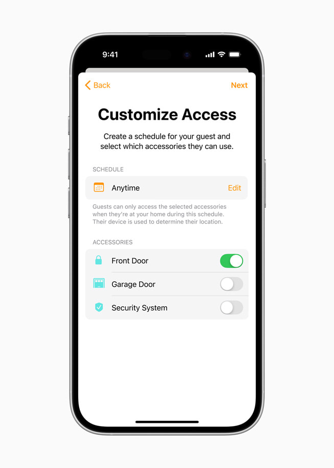 I appen Hem på iPhone 16 Pro visas en skärm där det står Customize Access, där användaren ombeds att skapa ett schema för gästen och välja vilka tillbehör som gästen får använda. 