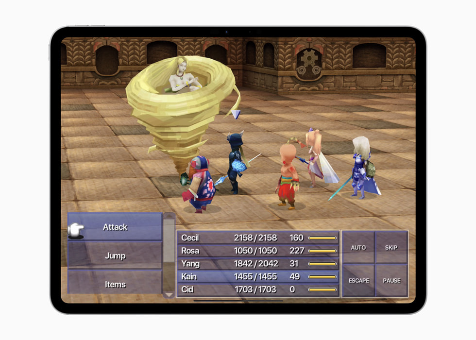 Rozgrywka FINAL FANTASY IV (3D REMAKE) wyświetlona na 13-calowym iPadzie Pro.