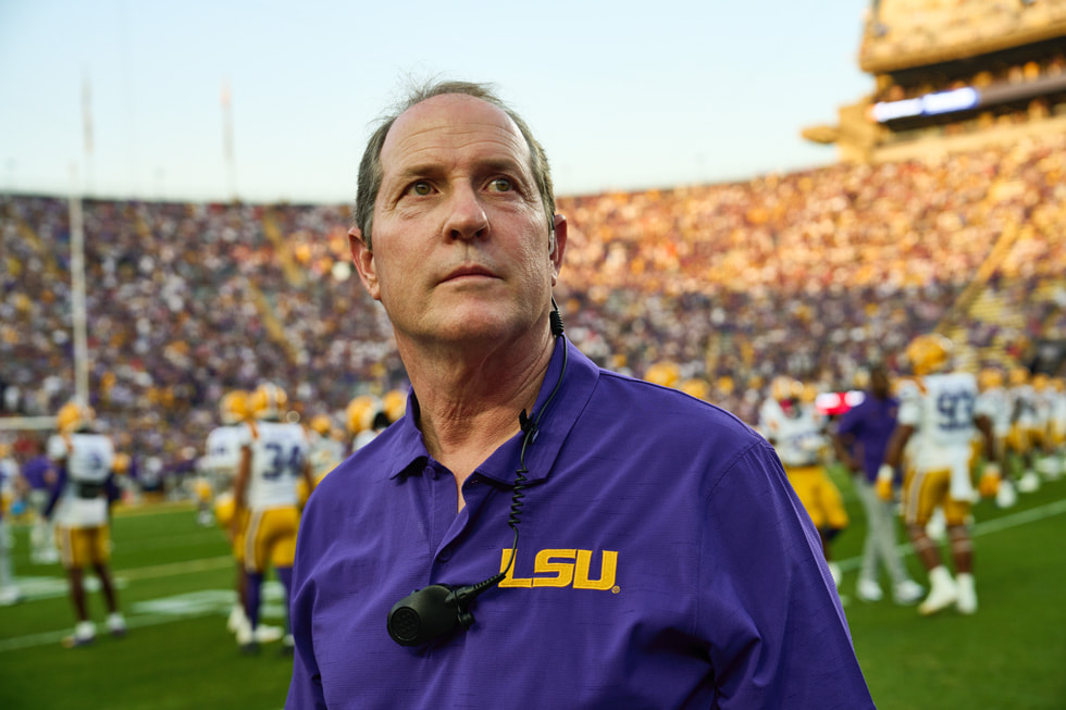 Portret Douga Aucoina na linii autowej murawy Tiger Stadium.