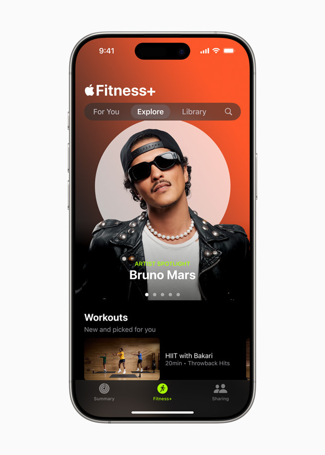 La séance Artiste à l’honneur consacrée à Bruno Mars est affichée dans Apple Fitness+ sur un iPhone 16. 