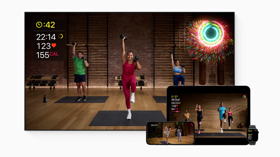 Apple Fitness+ est affiché sur une Apple TV, un iPad Air, un iPhone 16 et une Apple Watch.