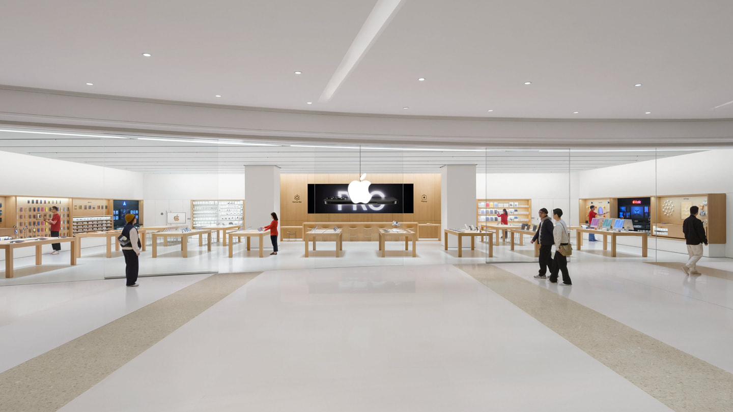 Ảnh chụp toàn cảnh khu vực bên trong cửa hàng Apple MixC Hợp Phì. 