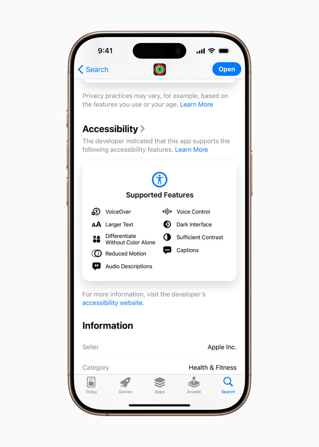 Trang sản phẩm của ứng dụng Apple Fitness hiển thị Accessibility Nutrition Labels trên App Store. 