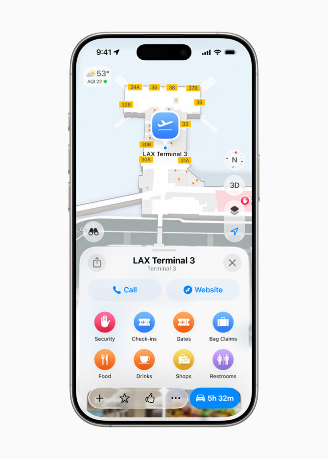 تطبيق الخرائط يعرض اتجاهات التنقل في المبنى 3 في مطار لوس أنجلوس الدولي على iPhone 16 Pro.