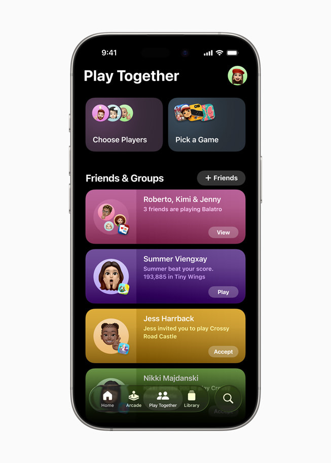 Pantalla para jugar en compañía de Apple Games en un iPhone 16 Pro. 