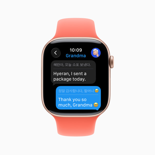 Un Apple Watch che mostra la traduzione in tempo reale di una conversazione tra l’utente e sua nonna.