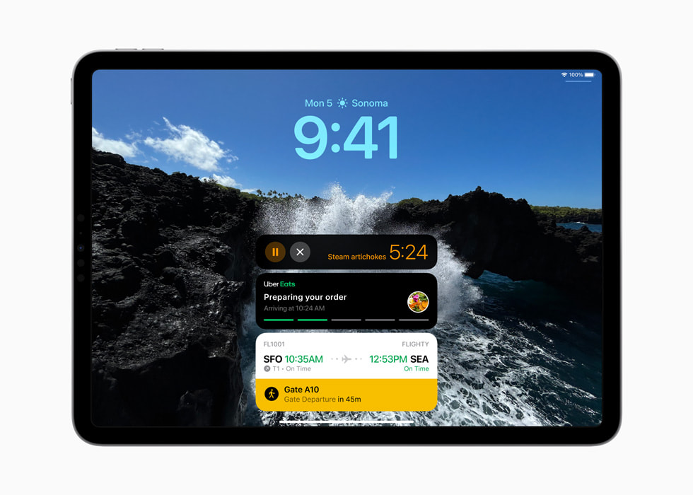 iPad Pro Kilit Ekranı’nda zamanlayıcının yanı sıra Uber Eats siparişi ve uçuş bilgileri gibi Canlı Etkinlikler gösteriliyor.
