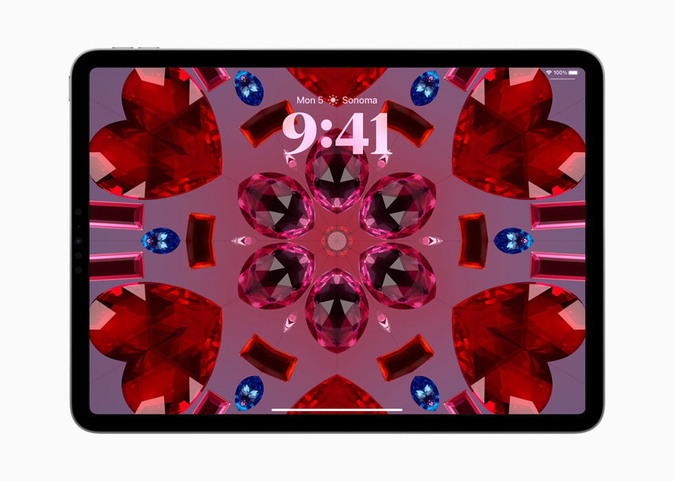 iPad Pro’da kaleydoskop duvar kağıdı gösteriliyor.