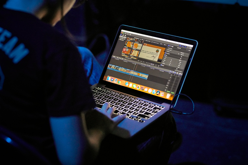 Öğrencilerin müzik videolarının kurgusunda Final Cut Pro X kullanıldı.