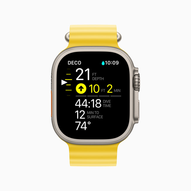وظائف تطبيق +Oceanic معروضة على Apple Watch Ultra.