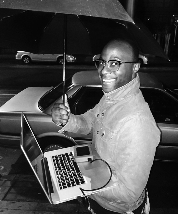 Apple’ın Behind the Mac reklamında rol alan Barry Jenkins.